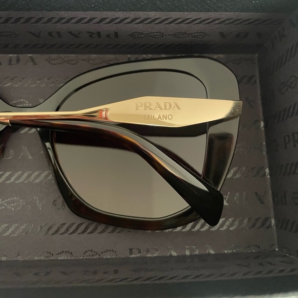 New✨authentic Prada Women's PR03YS 53mm sunglasses - Picture 2 of 15